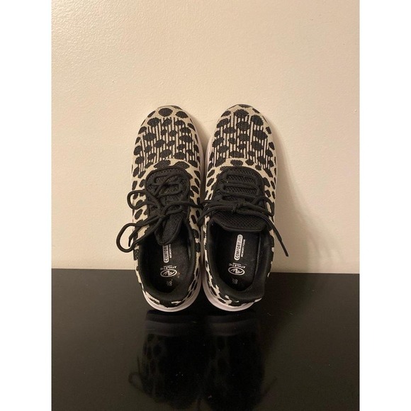 Polka Dot Sneakers - Picture 5 of 7